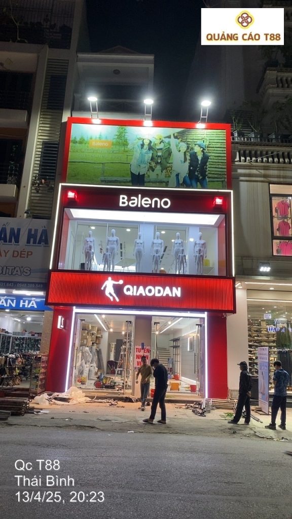 Thi công cửa hàng quần áo