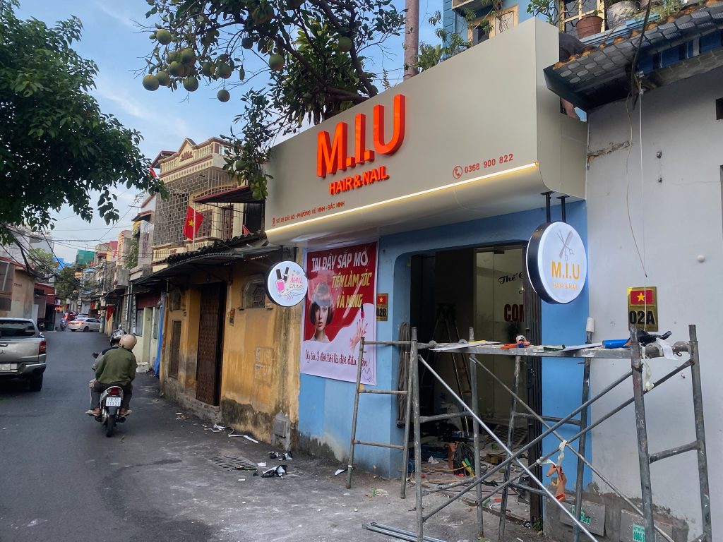 Làm biển quảng cáo chữ hộp nổi có led